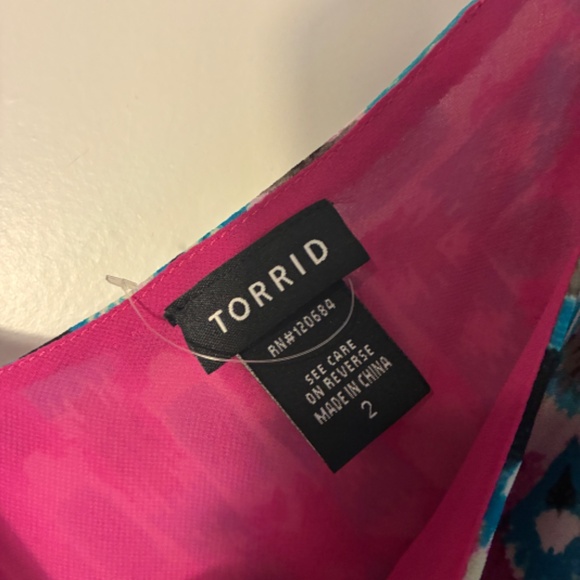 Torrid Size 2 Geometric Sleeveless V-Neck Layered Chiffon Tank Top - Picture 2 of 3